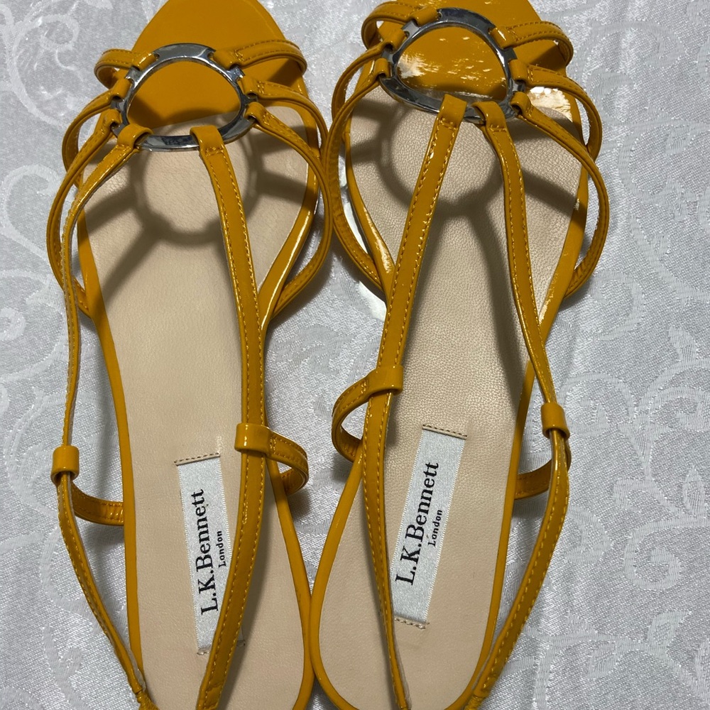L.KBenneth sandals of london